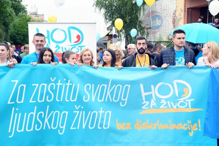 U Sisku se 'hodalo za život': Pogledajte tko se sve priključio Željki Markić i Vladi Košiću