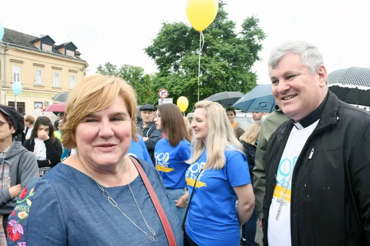 U Sisku se 'hodalo za život': Pogledajte tko se sve priključio Željki Markić i Vladi Košiću
