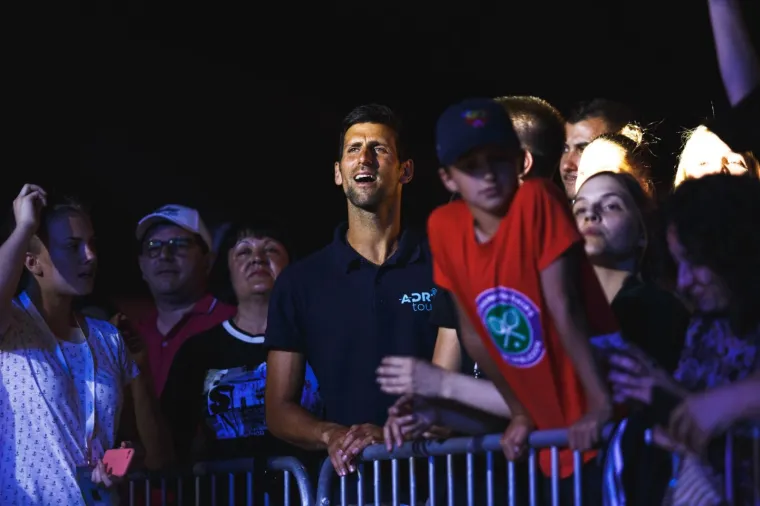 [FOTO] NOLE ODLIJEPIO NA GIBONNIJA: No, svi su zurili u poznatu Hrvaticu koja je očarala izgledom i bila u njegovom društvu