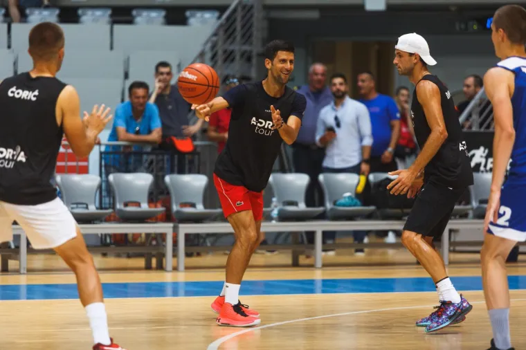 [FOTO] ZARAŽENI DIMITROV OVIH JE DANA BIO U VRLO BLISKOM KONTAKTU S ĐOKOVIĆEM: Pogledajte &scaron;to su radili