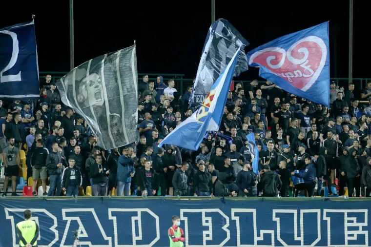 Utakmica je bila na kratko prekinuta.