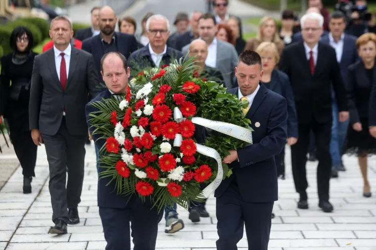 Na Mirogoju položeni vijenci u povodu Dana antifašističke borbe