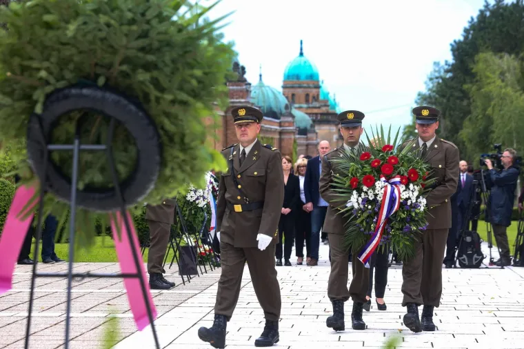 Na Mirogoju položeni vijenci u povodu Dana antifašističke borbe