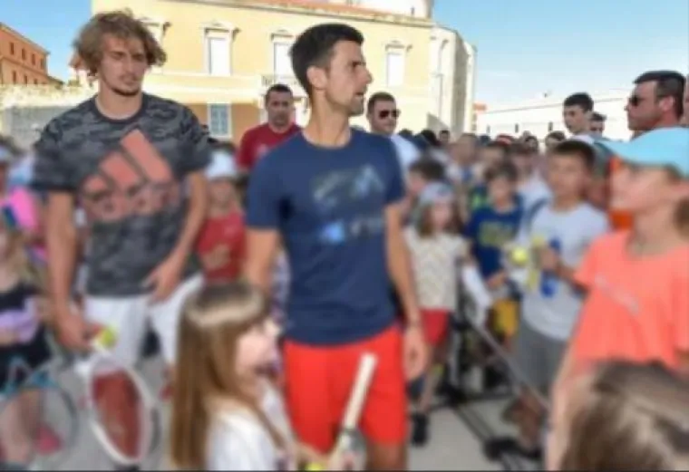 Rekli su: 'Koronavirus može se prenijeti putem teniske loptice'