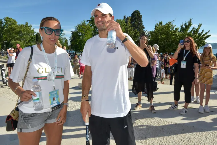 Na parkingu je bilo gotovo cijelo dru&scaron;tvo koje je preko vikenda uveseljavalo brojnu publiku na Vi&scaron;njiku - Marin Čilić, Borna Ćorić, Alexander Zverev, Donna Vekić.