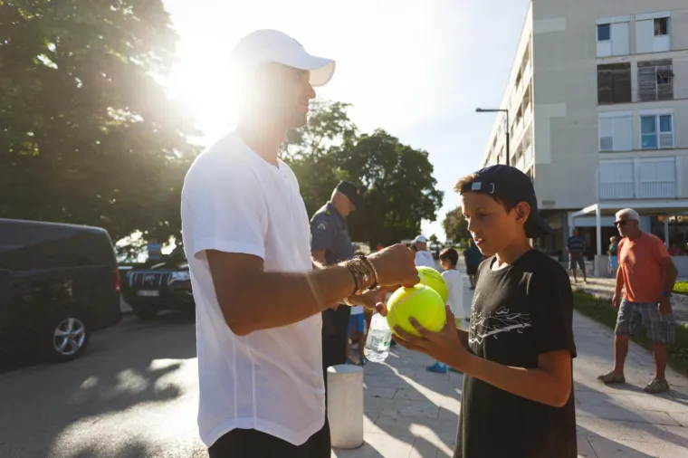 [FOTO] ZARAŽENI DIMITROV OVIH JE DANA BIO U BLISKOM KONTAKTU S ĐOKOVIĆEM, ČILIĆEM, HRPOM DJECE, MA SVIM ŽIVIMA: Ovo ne izgleda dobro