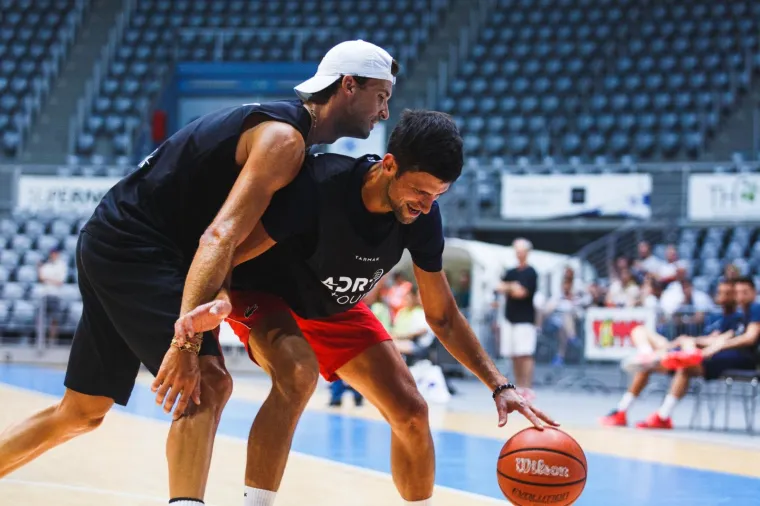 [FOTO] ZARAŽENI DIMITROV OVIH JE DANA BIO U BLISKOM KONTAKTU S ĐOKOVIĆEM, ČILIĆEM, HRPOM DJECE, MA SVIM ŽIVIMA: Ovo ne izgleda dobro