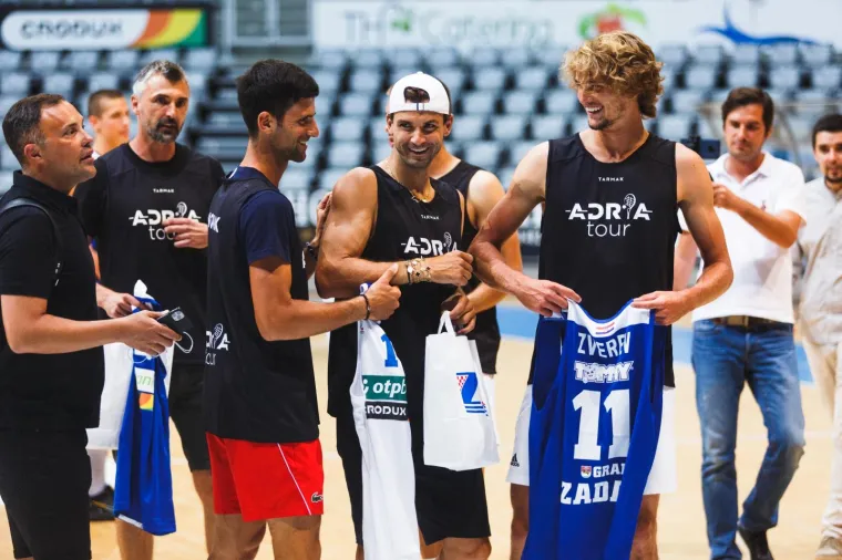 [FOTO] ZARAŽENI DIMITROV OVIH JE DANA BIO U BLISKOM KONTAKTU S ĐOKOVIĆEM, ČILIĆEM, HRPOM DJECE, MA SVIM ŽIVIMA: Ovo ne izgleda dobro