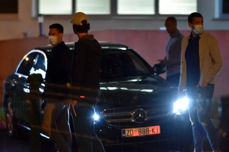 [FOTO] KASNO SINOĆ U ZADRU SU TESTIRANI TENISAČI KOJI SU BILI U KONTAKTU S DIMITROVOM: Ovako je to izgledalo