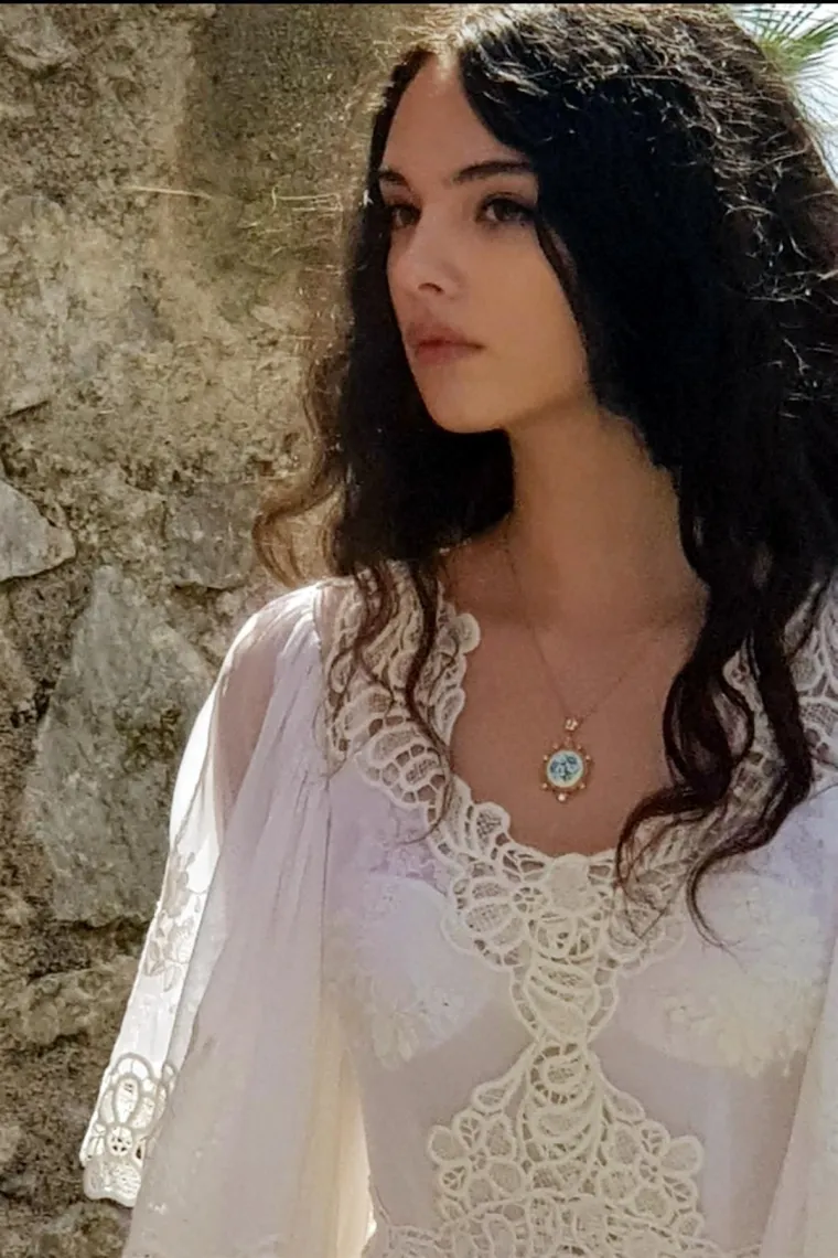 NAJSTARIJA KĆI MONICE BELLUCCI BACILA SE U MODELING: Nekima izgleda kao kopija slavne majke, a drugima je još ljepša