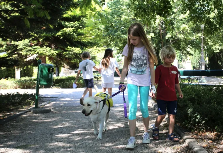 Druženje s terapijskim psom na 60. Međunarodnom dječjem festivalu