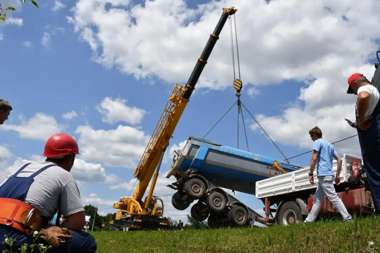 Užas kod Pakraca: Kamionom s vapnom zabio se u obiteljsku kuću u kojoj su bili sin i majka