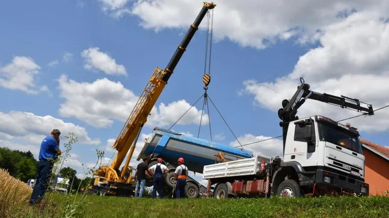 Užas kod Pakraca: Kamionom s vapnom zabio se u obiteljsku kuću u kojoj su bili sin i majka