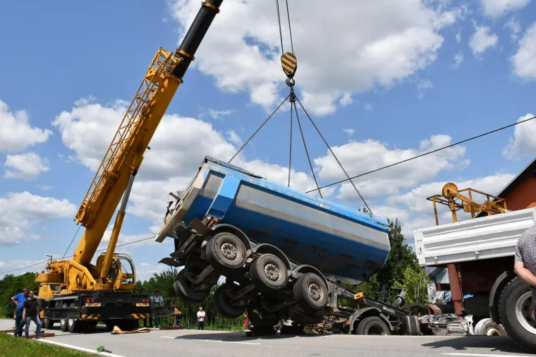 Užas kod Pakraca: Kamionom s vapnom zabio se u obiteljsku kuću u kojoj su bili sin i majka