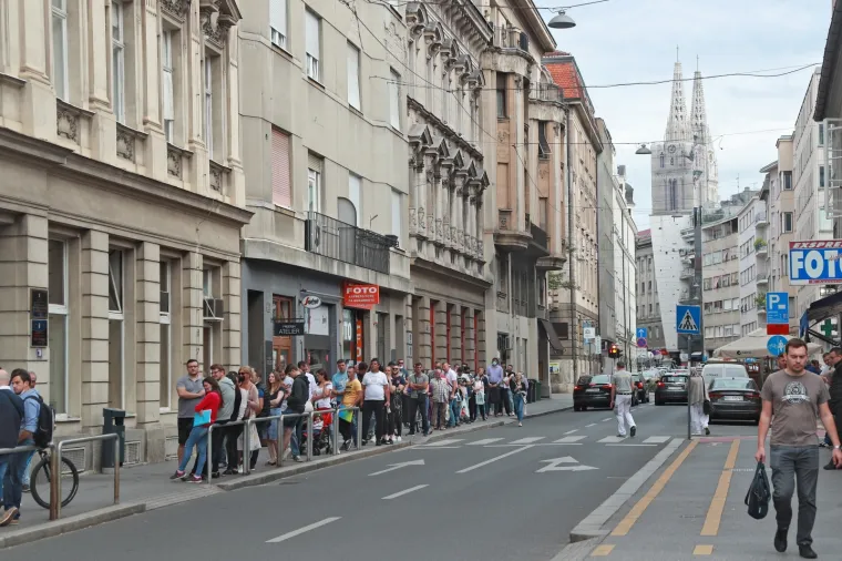 Kaos u Petrinjskoj: Velika gužva za izdavanje dokumenata, nitko se ne pridržava propisa