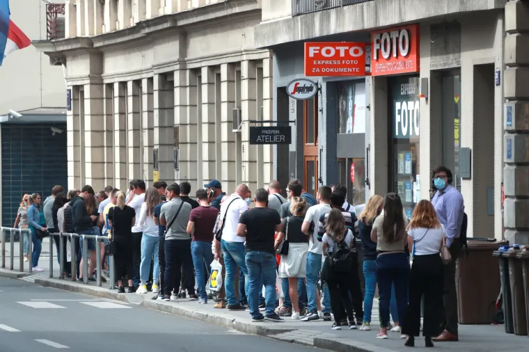 Kaos u Petrinjskoj: Velika gužva za izdavanje dokumenata, nitko se ne pridržava propisa