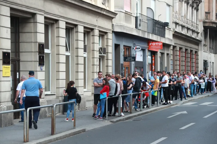 Kaos u Petrinjskoj: Velika gužva za izdavanje dokumenata, nitko se ne pridržava propisa