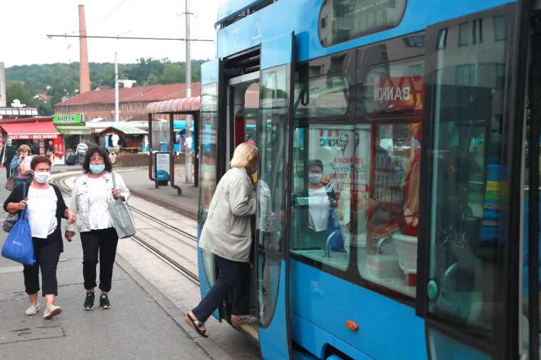Od ponoći vrijede nova pravila: Građani se pridržavaju mjera obaveznog no&scaron;enja maski