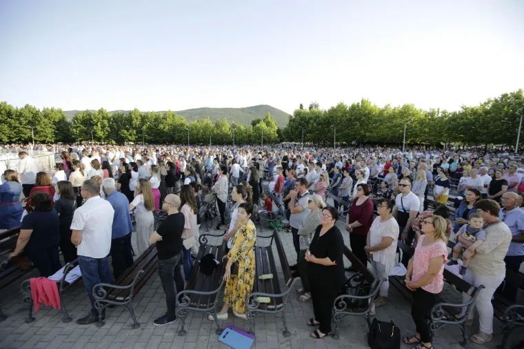 Nema socijalnog distanciranja: U Međugorju se slavila 39. godišnjica Gospinog ukazanja