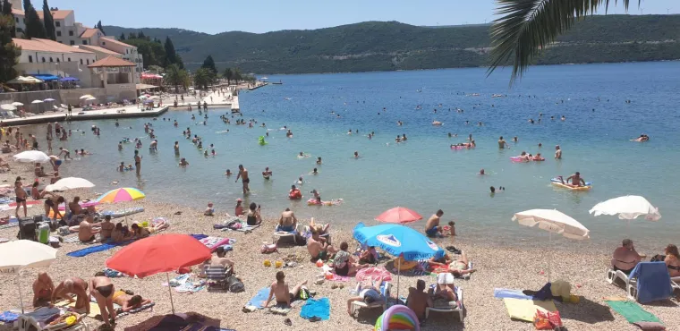 Čini se da kupači ne mare za preporuke epidemiologa