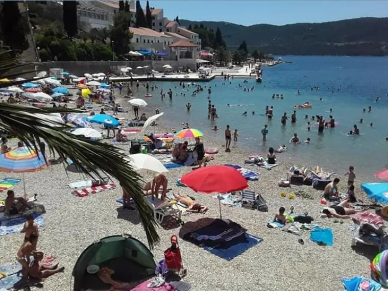 Čini se da kupači ne mare za preporuke epidemiologa