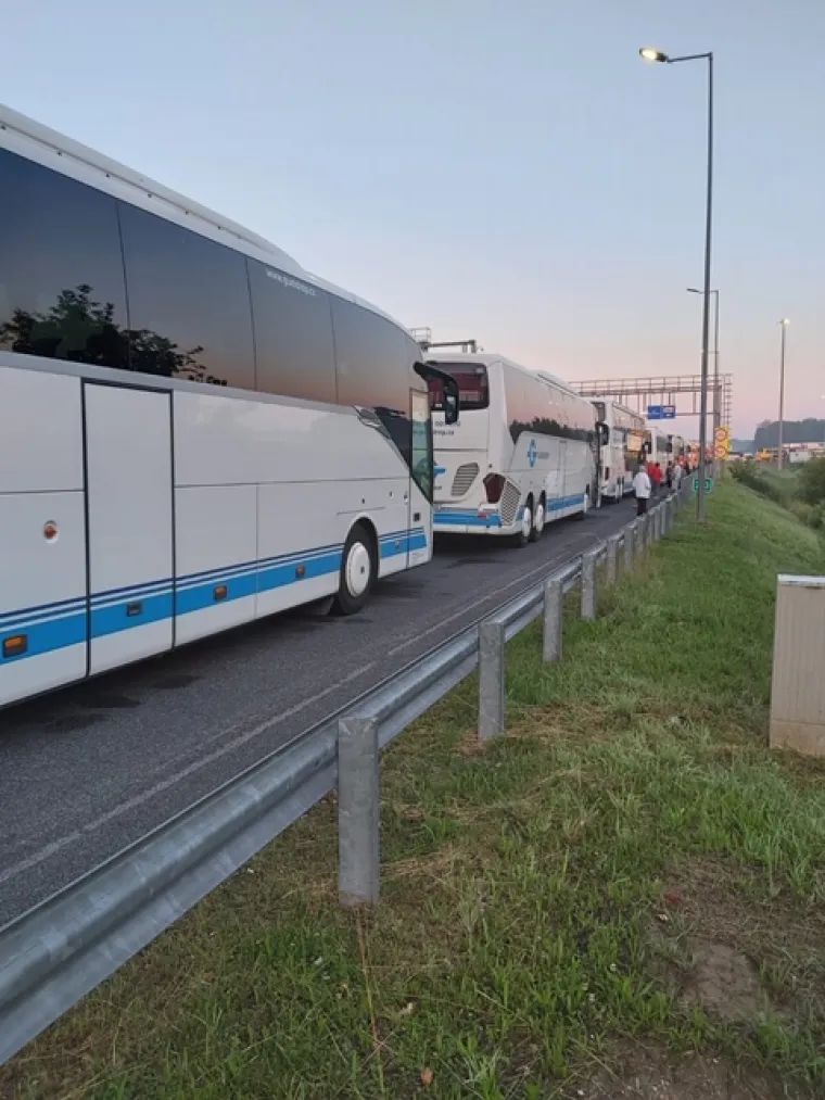 Na granici zarobljeno 3000 turista, neki stoje deset sati? 'Procedura kod ulaska u zemlju je uobičajena'