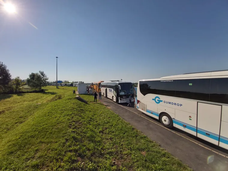Na granici zarobljeno 3000 turista, neki stoje deset sati? 'Procedura kod ulaska u zemlju je uobičajena'