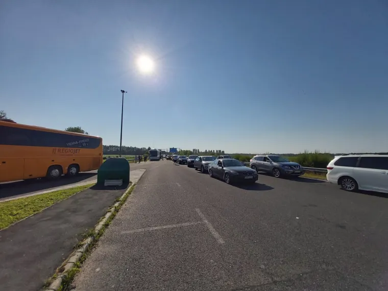 Na granici zarobljeno 3000 turista, neki stoje deset sati? 'Procedura kod ulaska u zemlju je uobičajena'