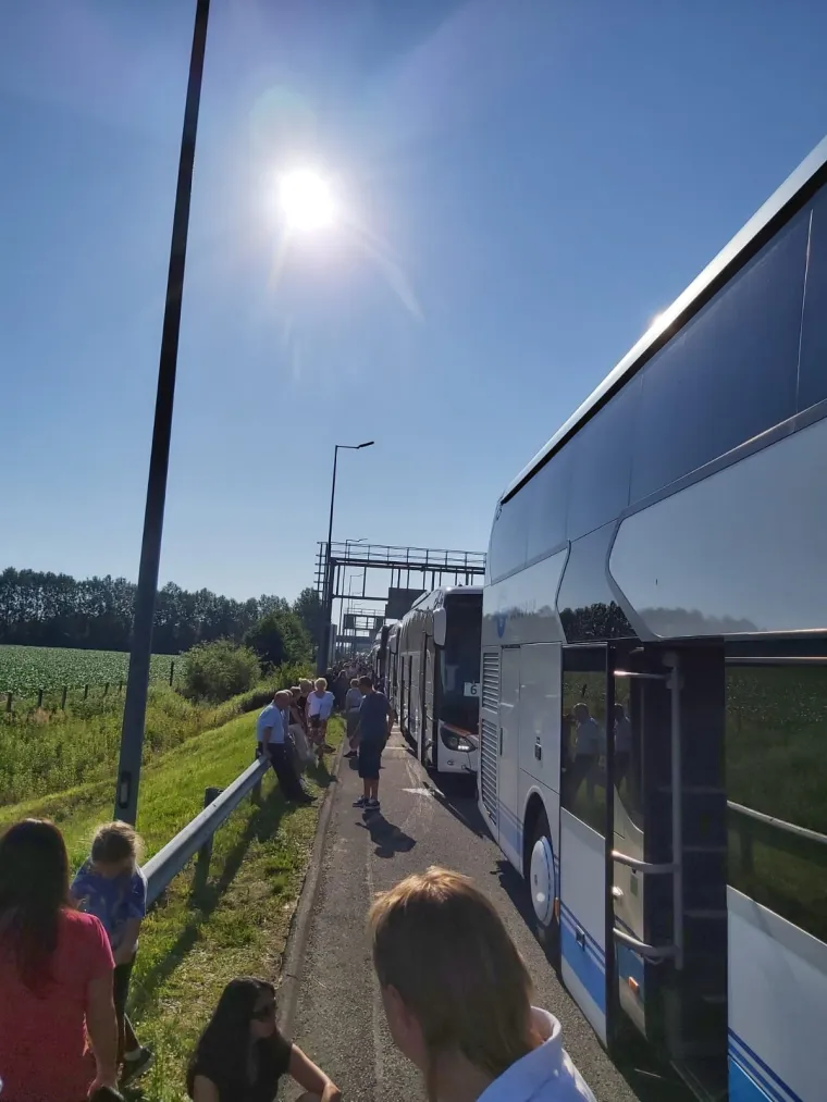 Na granici zarobljeno 3000 turista, neki stoje deset sati? 'Procedura kod ulaska u zemlju je uobičajena'