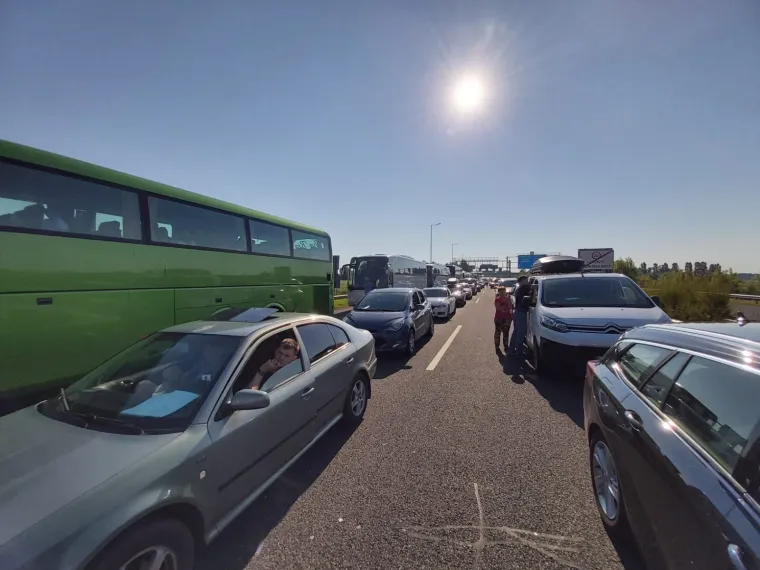 Na granici zarobljeno 3000 turista, neki stoje deset sati? 'Procedura kod ulaska u zemlju je uobičajena'