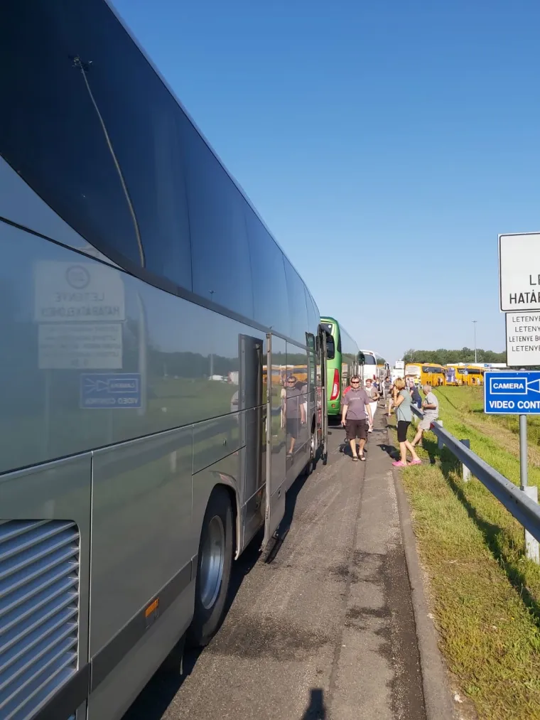 Na granici zarobljeno 3000 turista, neki stoje deset sati? 'Procedura kod ulaska u zemlju je uobičajena'