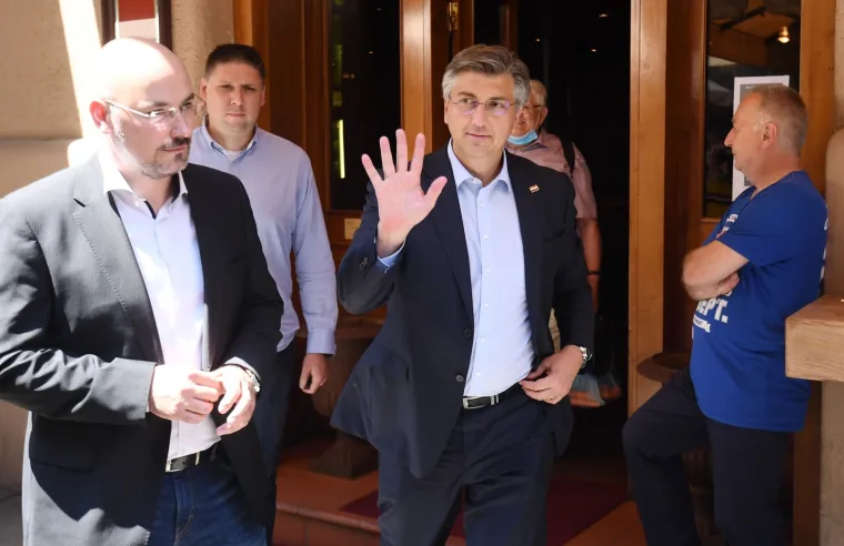 27.06.2020., Zagreb - Kandidati HDZ-a u I. izbornoj jedinici obisli su centar Zagreba i popili kavu u kaficu Buldog. Predsjednik HDZ-a Andrej Plenkovic Photo: Marko Lukunic/PIXSELL