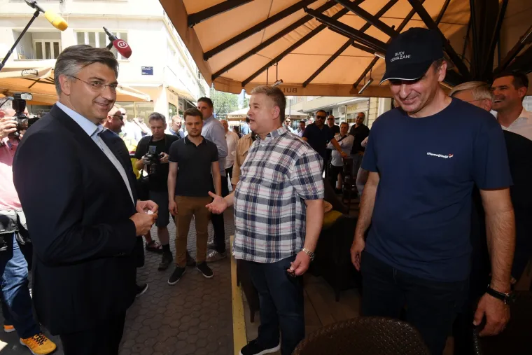 27.06.2020., Zagreb - Kandidati HDZ-a u I. izbornoj jedinici obisli su centar Zagreba i popili kavu u kaficu Buldog. Predsjednik HDZ-a Andrej Plenkovic Photo: Marko Lukunic/PIXSELL
