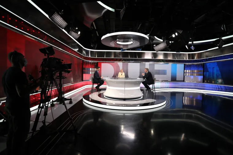 Pogledajte izraze lica: Ljutiti rivali Bernardić i Plenković o&scaron;tro su krenuli u sučeljavanje na RTL-u!