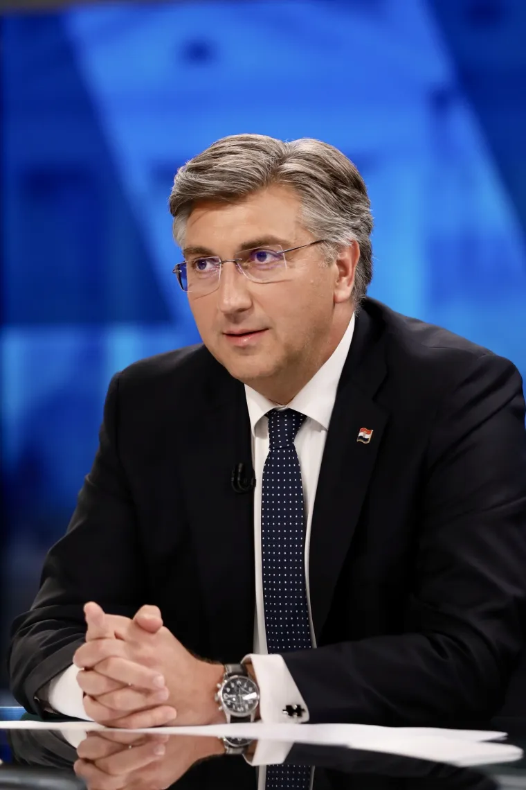 Pogledajte izraze lica: Ljutiti rivali Bernardić i Plenković o&scaron;tro su krenuli u sučeljavanje na RTL-u!