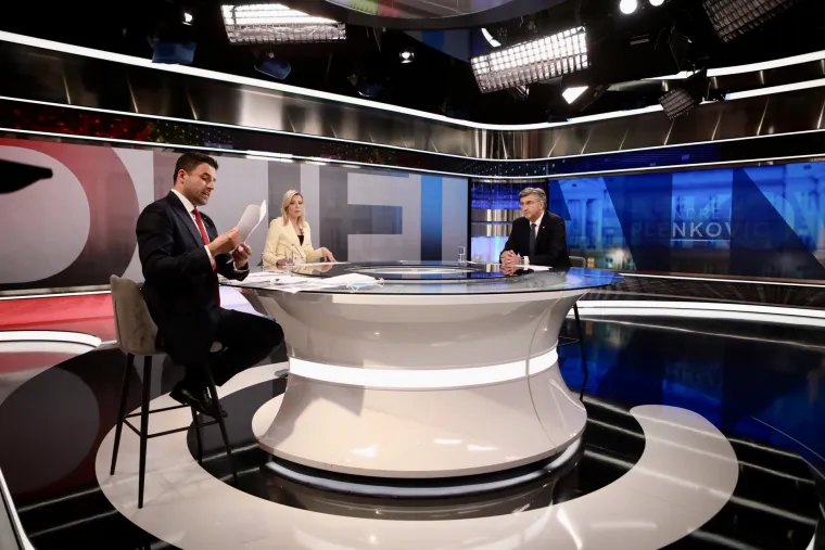 Pogledajte izraze lica: Ljutiti rivali Bernardić i Plenković o&scaron;tro su krenuli u sučeljavanje na RTL-u!