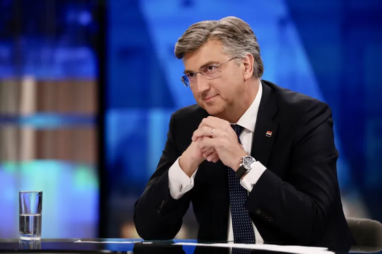 Pogledajte izraze lica: Ljutiti rivali Bernardić i Plenković o&scaron;tro su krenuli u sučeljavanje na RTL-u!