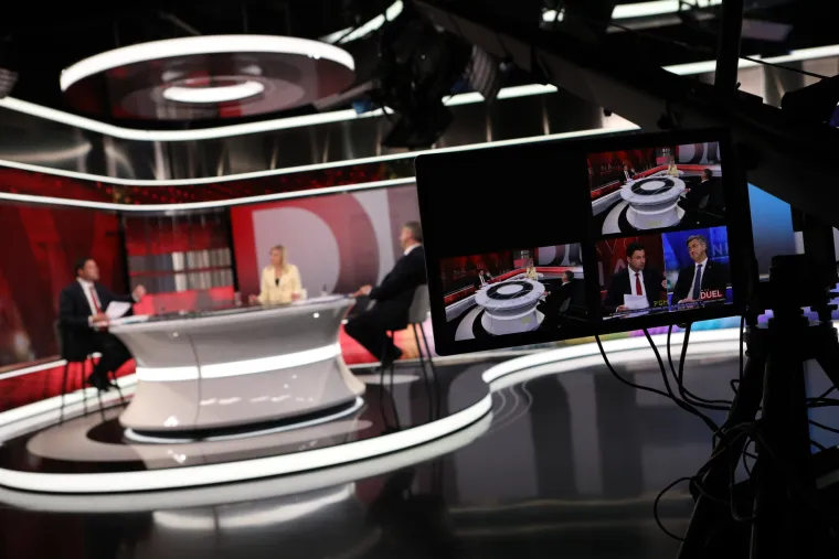 Pogledajte izraze lica: Ljutiti rivali Bernardić i Plenković o&scaron;tro su krenuli u sučeljavanje na RTL-u!