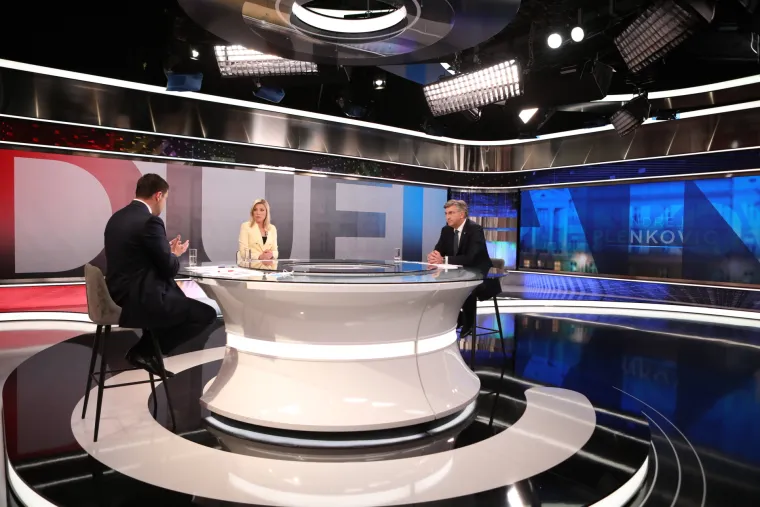 Pogledajte izraze lica: Ljutiti rivali Bernardić i Plenković o&scaron;tro su krenuli u sučeljavanje na RTL-u!