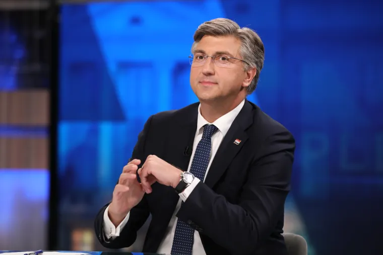 Pogledajte izraze lica: Ljutiti rivali Bernardić i Plenković o&scaron;tro su krenuli u sučeljavanje na RTL-u!