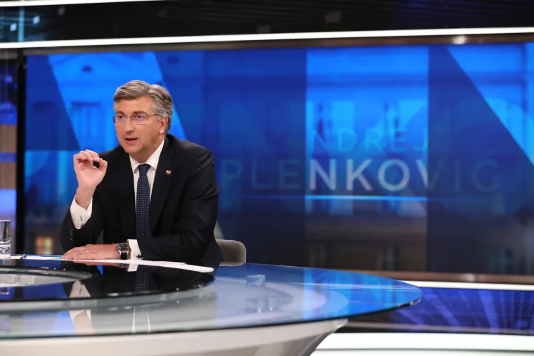 Pogledajte izraze lica: Ljutiti rivali Bernardić i Plenković o&scaron;tro su krenuli u sučeljavanje na RTL-u!
