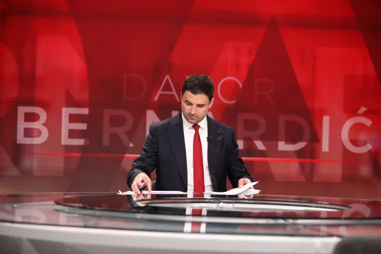 Pogledajte izraze lica: Ljutiti rivali Bernardić i Plenković o&scaron;tro su krenuli u sučeljavanje na RTL-u!