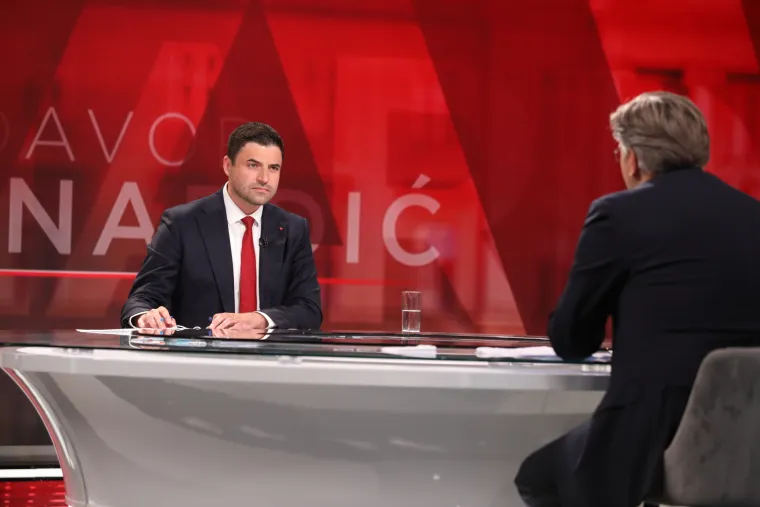 Pogledajte izraze lica: Ljutiti rivali Bernardić i Plenković o&scaron;tro su krenuli u sučeljavanje na RTL-u!