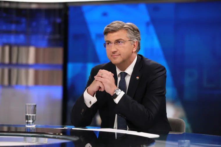 Pogledajte izraze lica: Ljutiti rivali Bernardić i Plenković o&scaron;tro su krenuli u sučeljavanje na RTL-u!