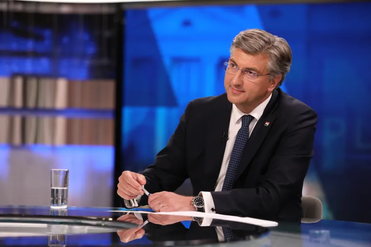 Pogledajte izraze lica: Ljutiti rivali Bernardić i Plenković o&scaron;tro su krenuli u sučeljavanje na RTL-u!