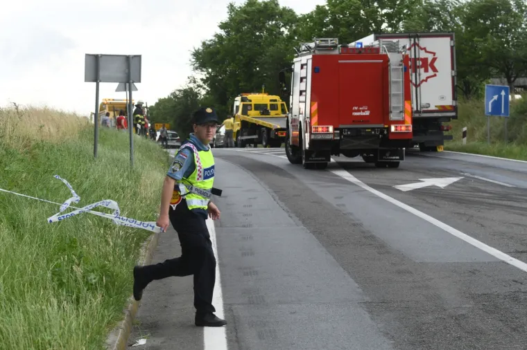 DVIJE OSOBE POGINULE KOD GAREŠNICE: Izravno su se sudarili sanitetsko vozilo Doma zdravlja i kamion