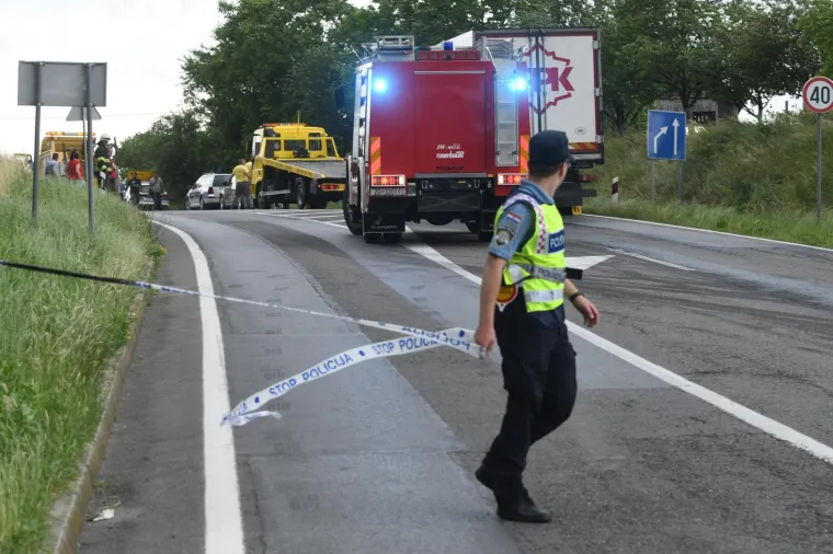 DVIJE OSOBE POGINULE KOD GAREŠNICE: Izravno su se sudarili sanitetsko vozilo Doma zdravlja i kamion