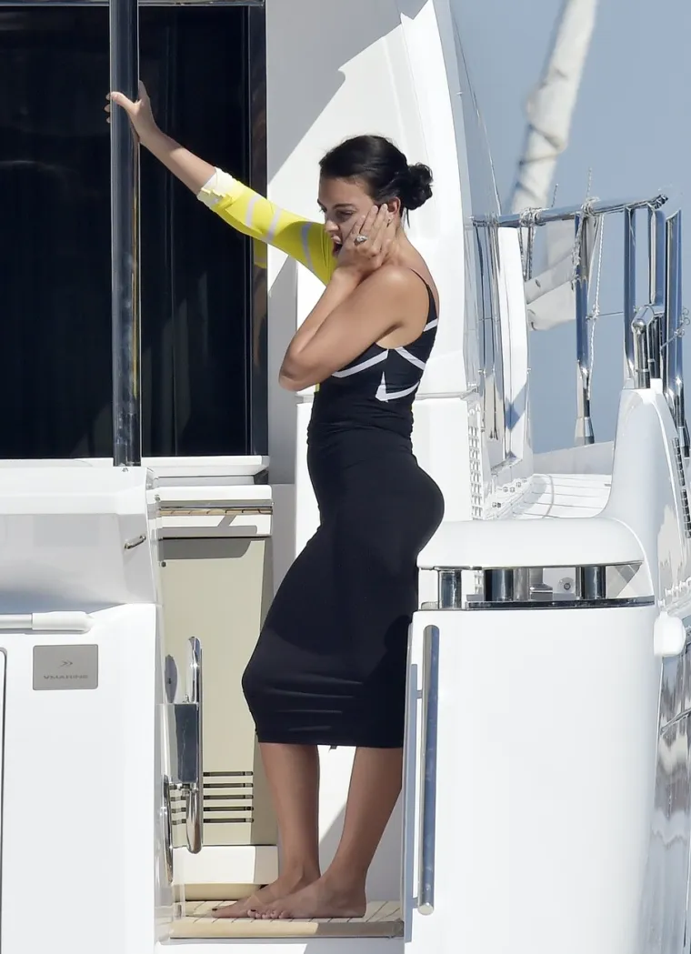 GEORGINA I RONALDO SNIMLJENI NA ODMORU: Portugalac i njegova lijepa djevojka uhvaćeni dok uživaju na jahti