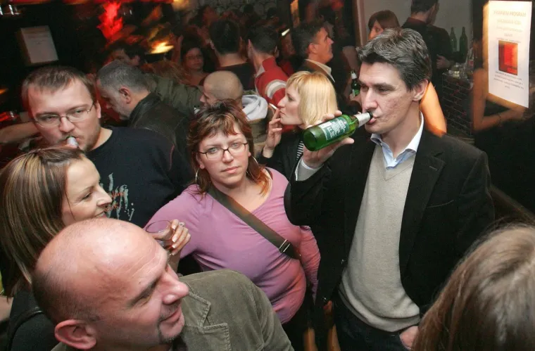 Zoran Milanović s mladeži SDP-a.