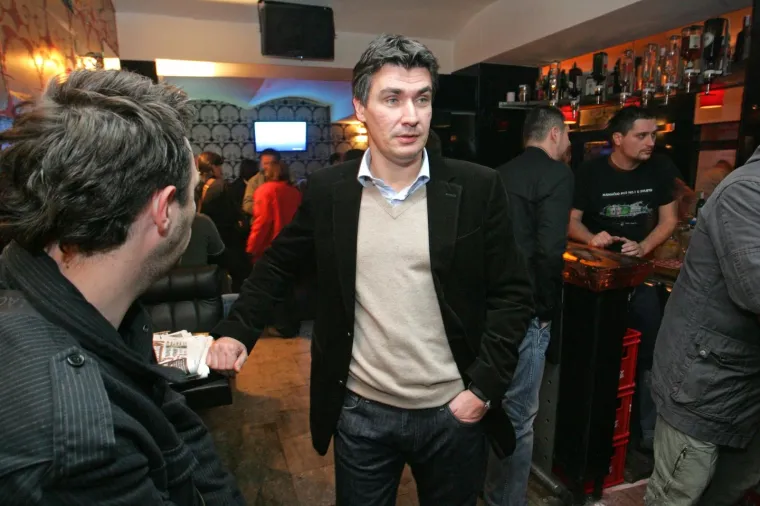 Zoran Milanović s mladeži stranke.